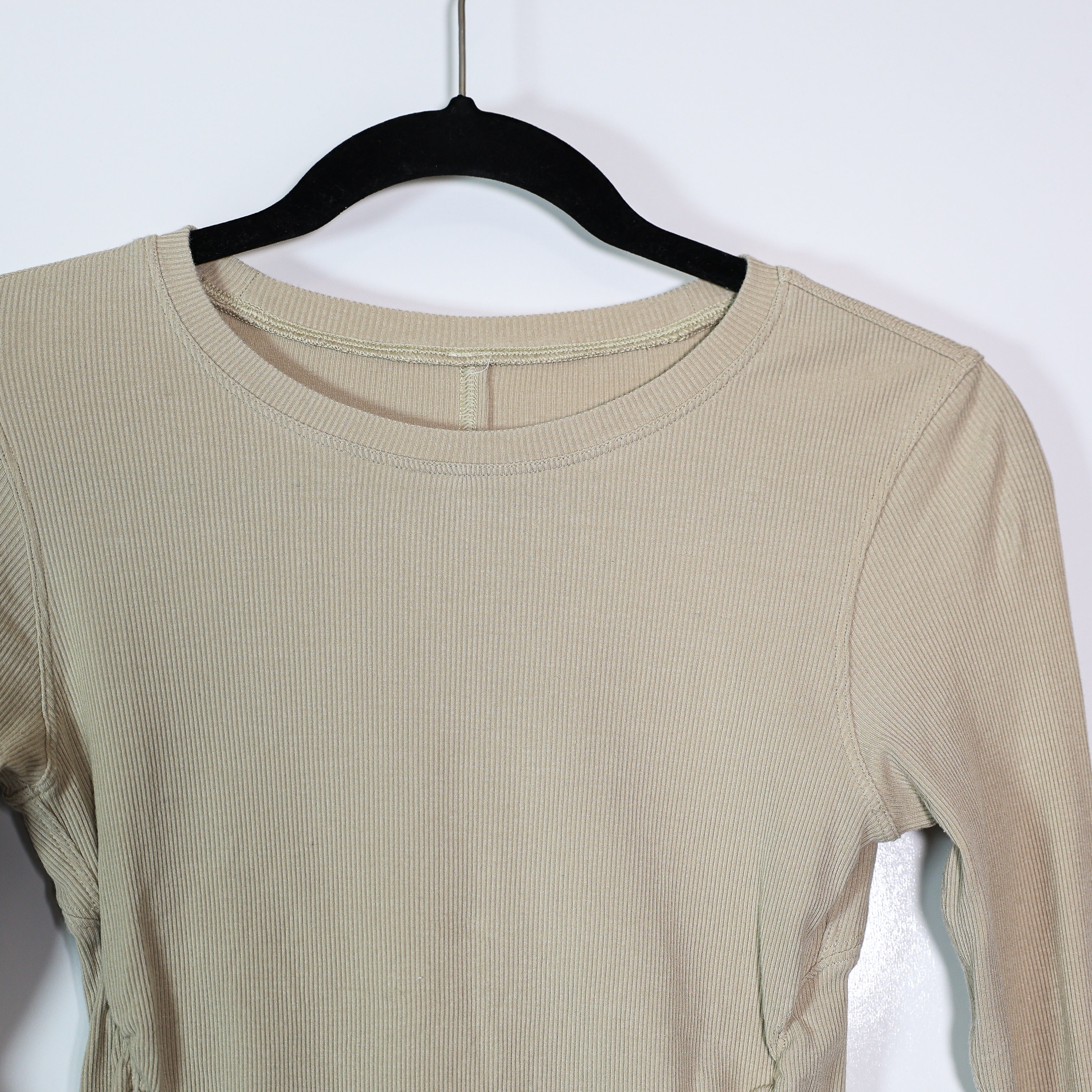Lululemon Scoop Neck Ribbed Ruched Stretch Side Long Sleeve Cropped Shirt Beige