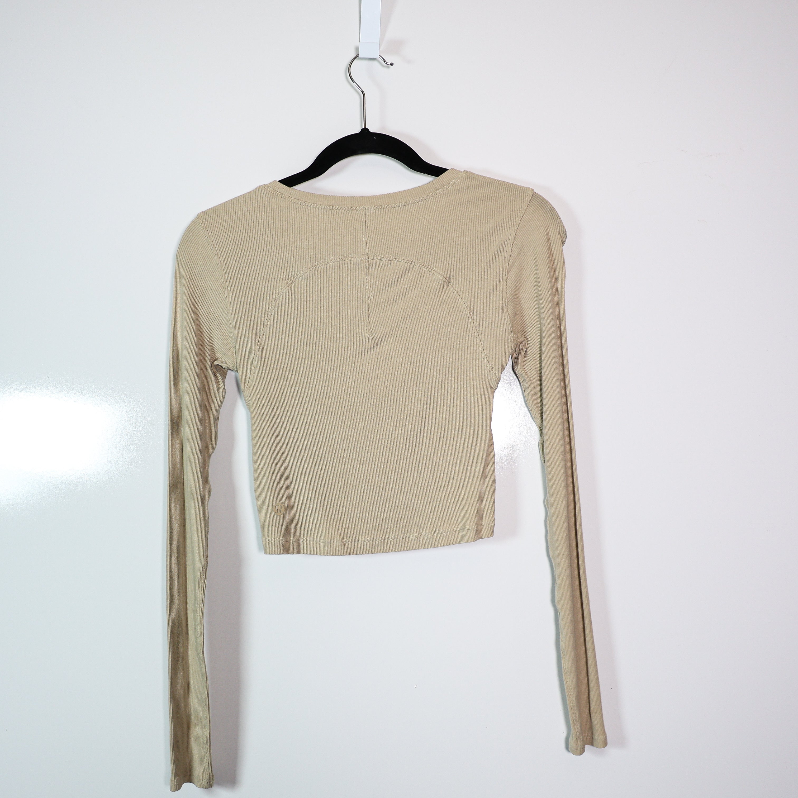 Lululemon Scoop Neck Ribbed Ruched Stretch Side Long Sleeve Cropped Shirt Beige