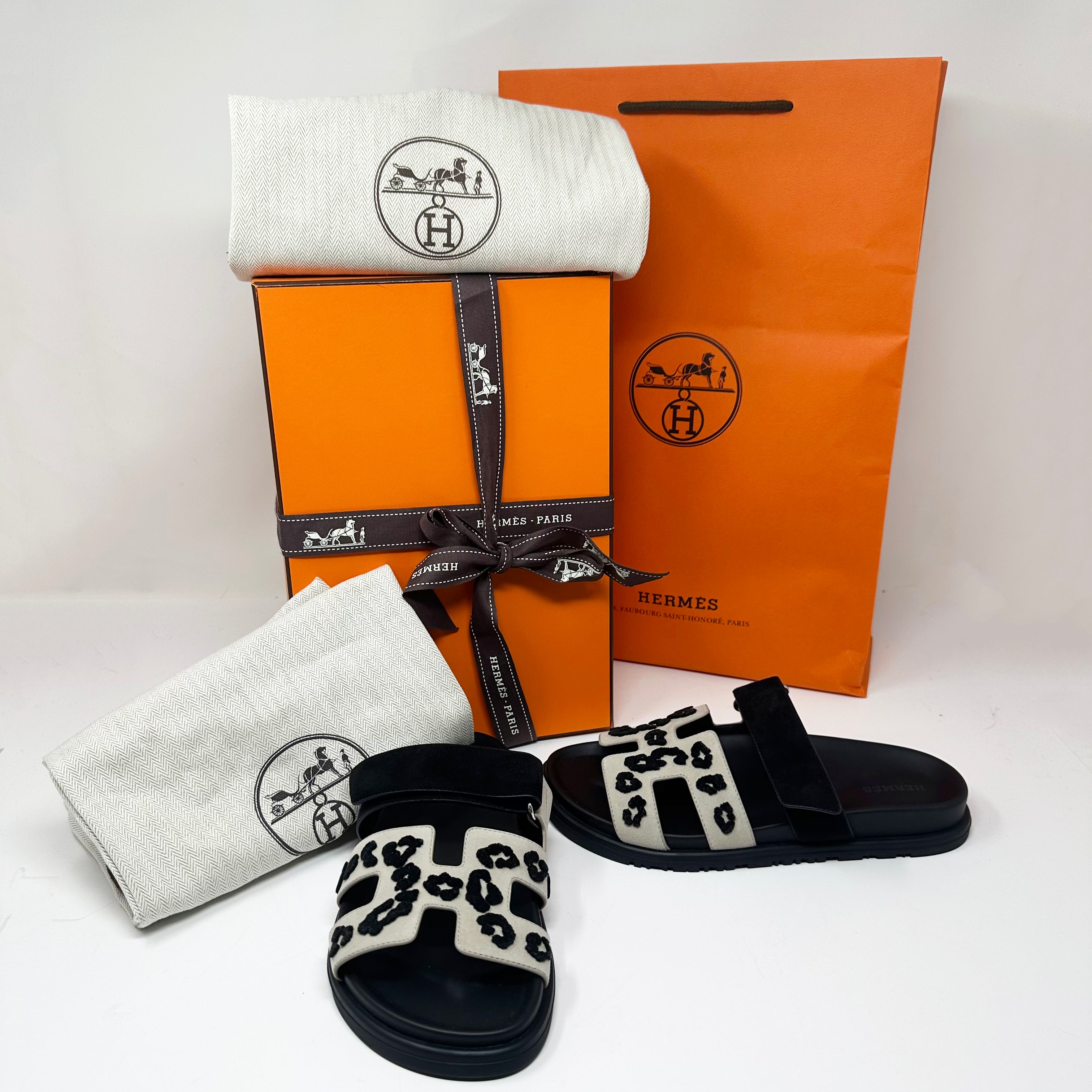 NEW Hermes Chypre Genuine Leather Suede Beige Esquisse Black Sandals Shoes 37