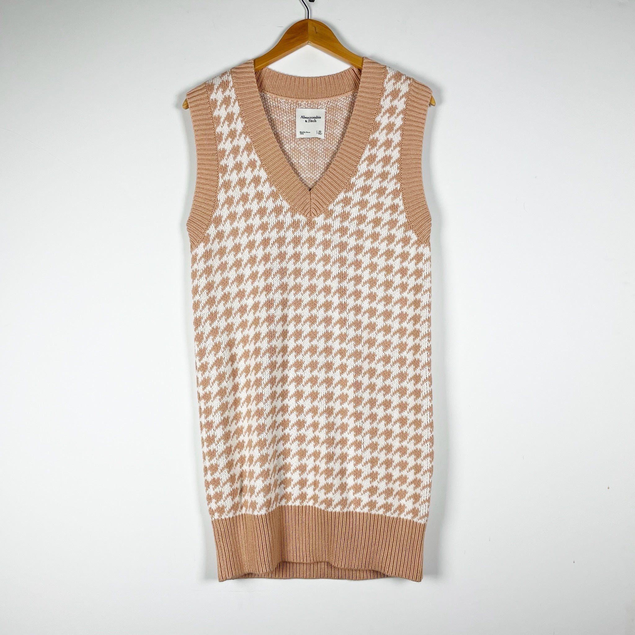 NEW Abercrombie & Fitch Cotton Blend Knit Stretch V Neck Sleeveless Sweater Vest