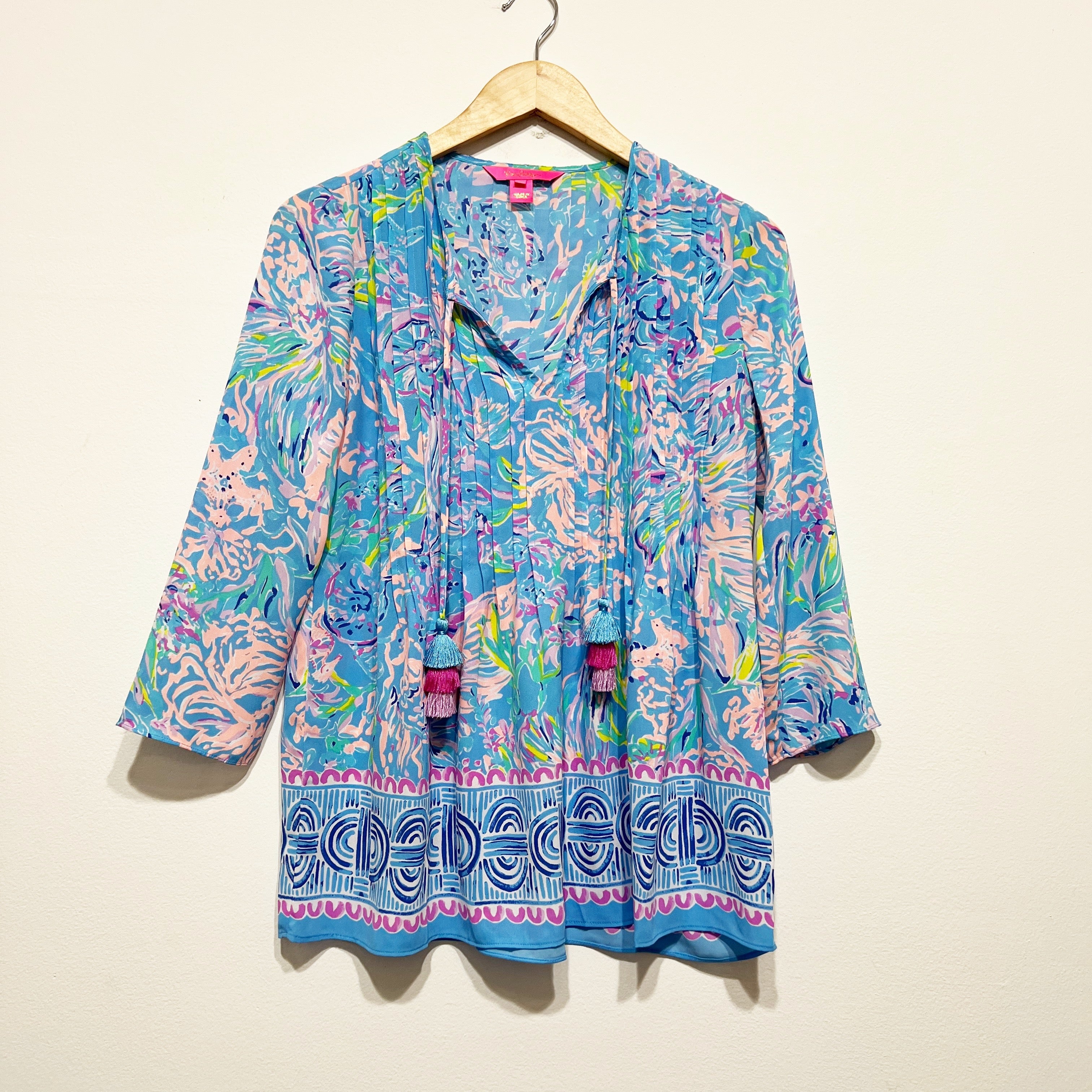 Lilly Pulitzer Marilina Pintuck Pleated V Neck Tassel Blouse All Together Now XS