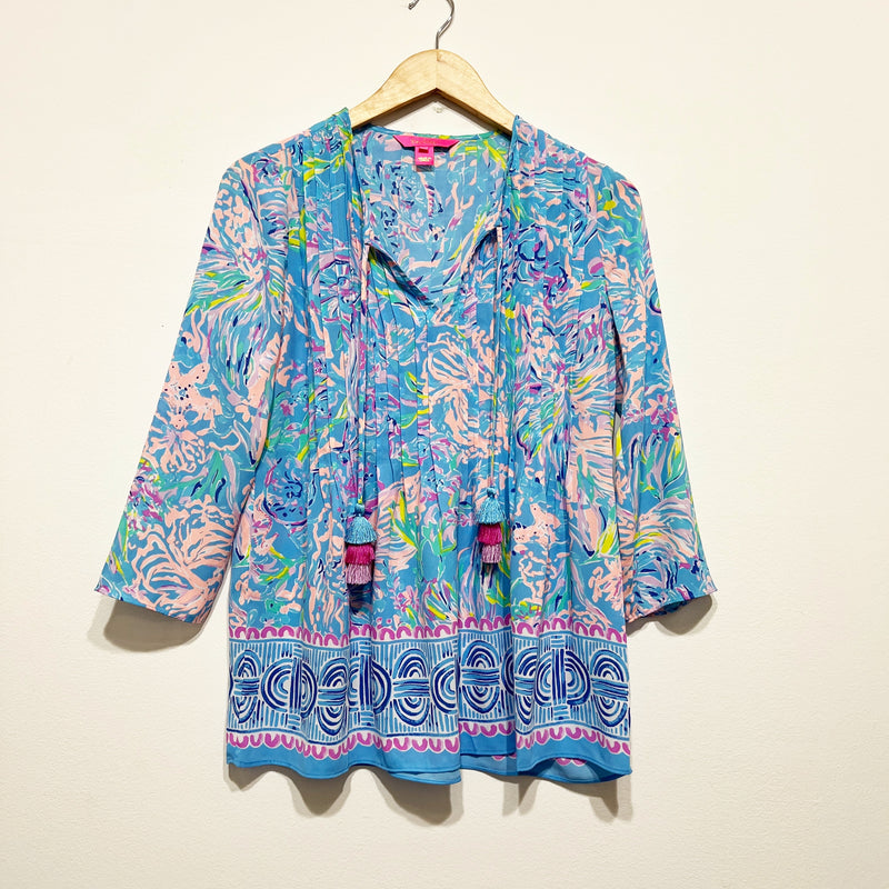 Lilly Pulitzer Marilina Pintuck Pleated V Neck Tassel Blouse All Together Now XS