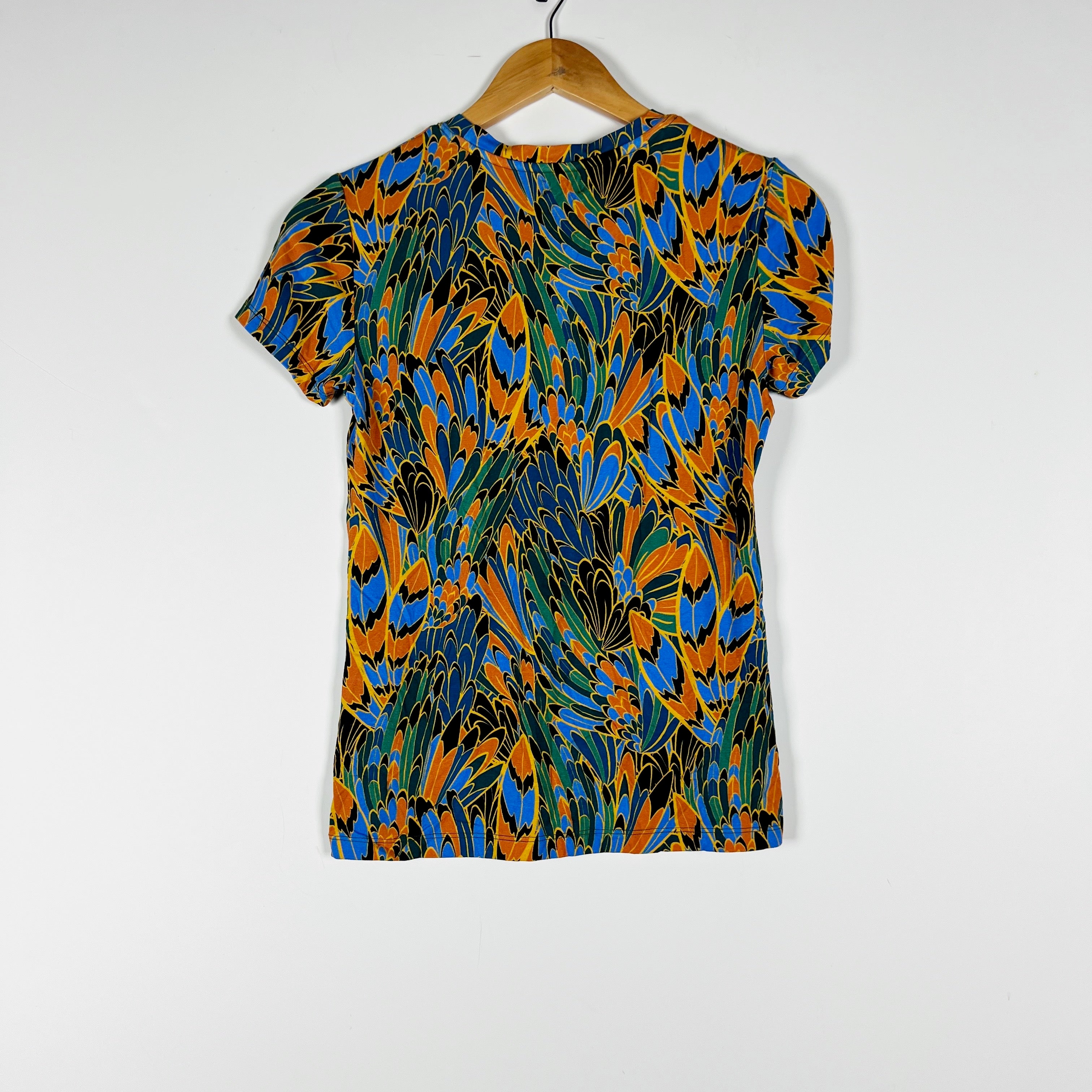 NEW L'Agence Ressi Jersey Stretch Knit Blue Green Parrot Feather Tee Shirt Top