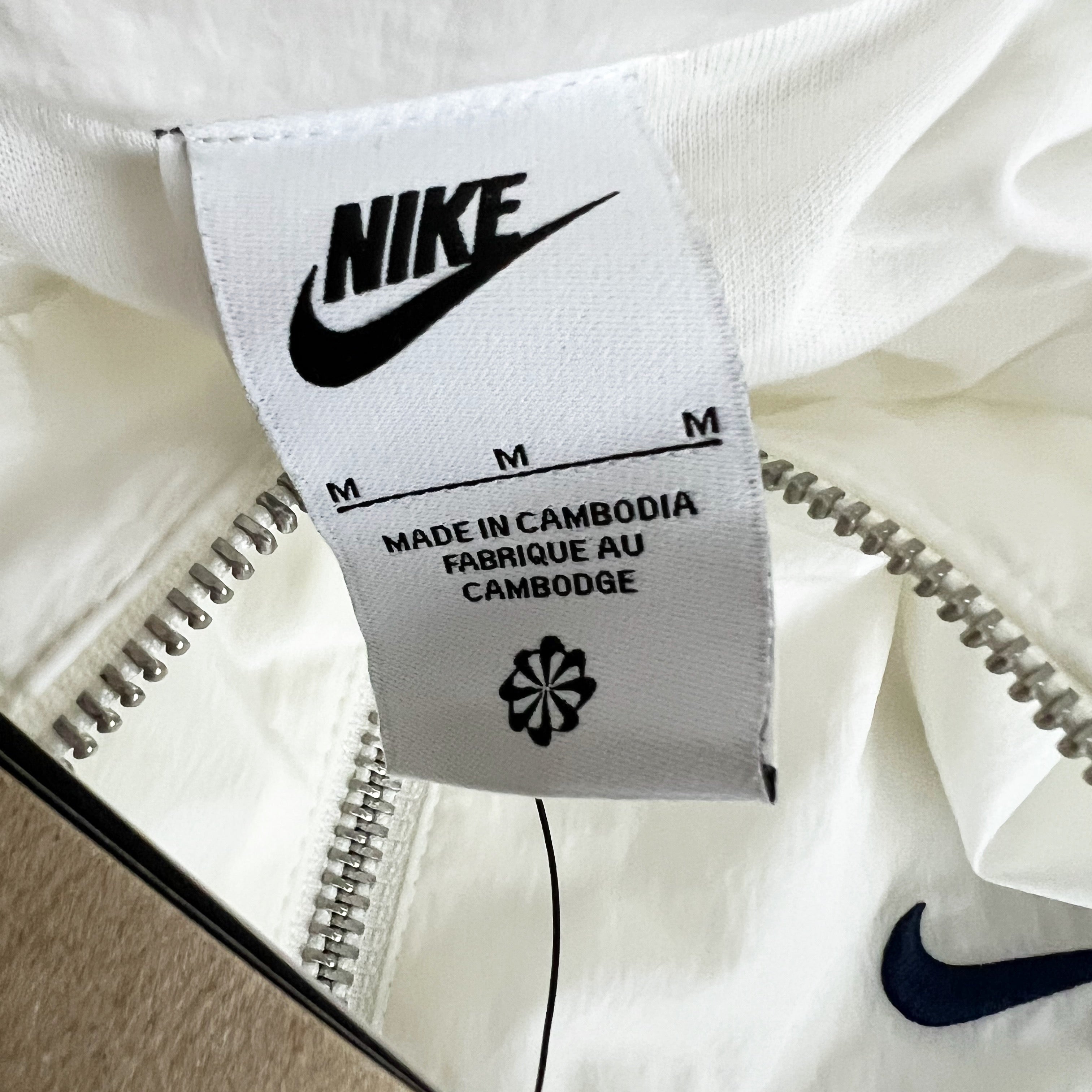 NEW Nike Women's Loose Oversized Fit UPF 40+ Full Zip Windbreaker Jacket White