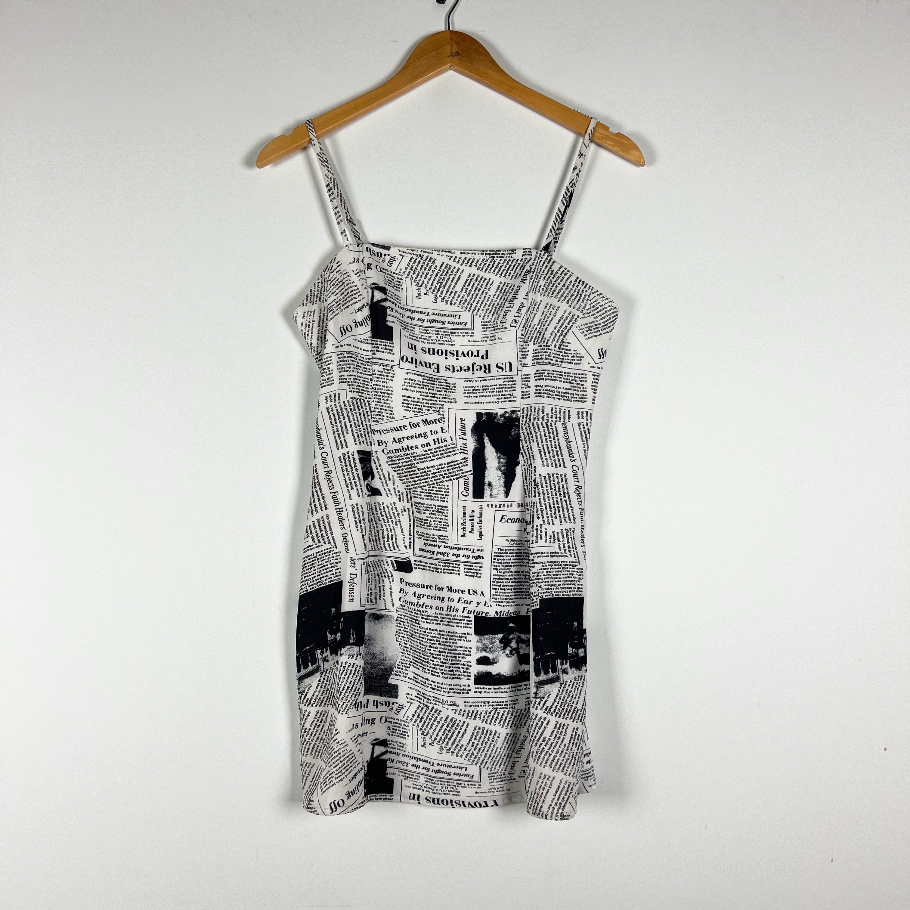 Superdown Letizia Newspaper Graphic Print Pattern Pullover Mini Dress Small