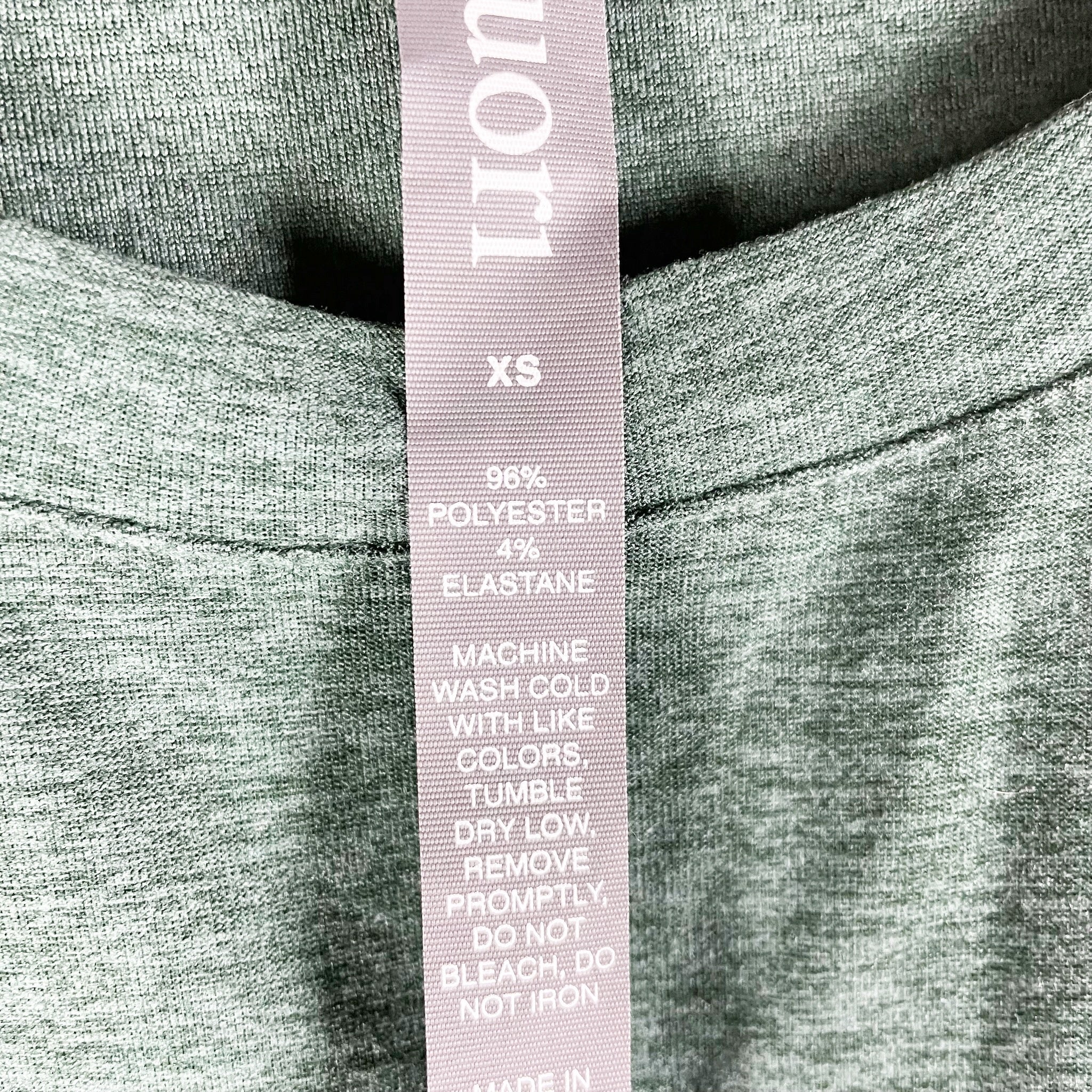 Vuori Men's Strato Tech Short Sleeve Crew Neck Tee Shirt Sea Pine Heather XS