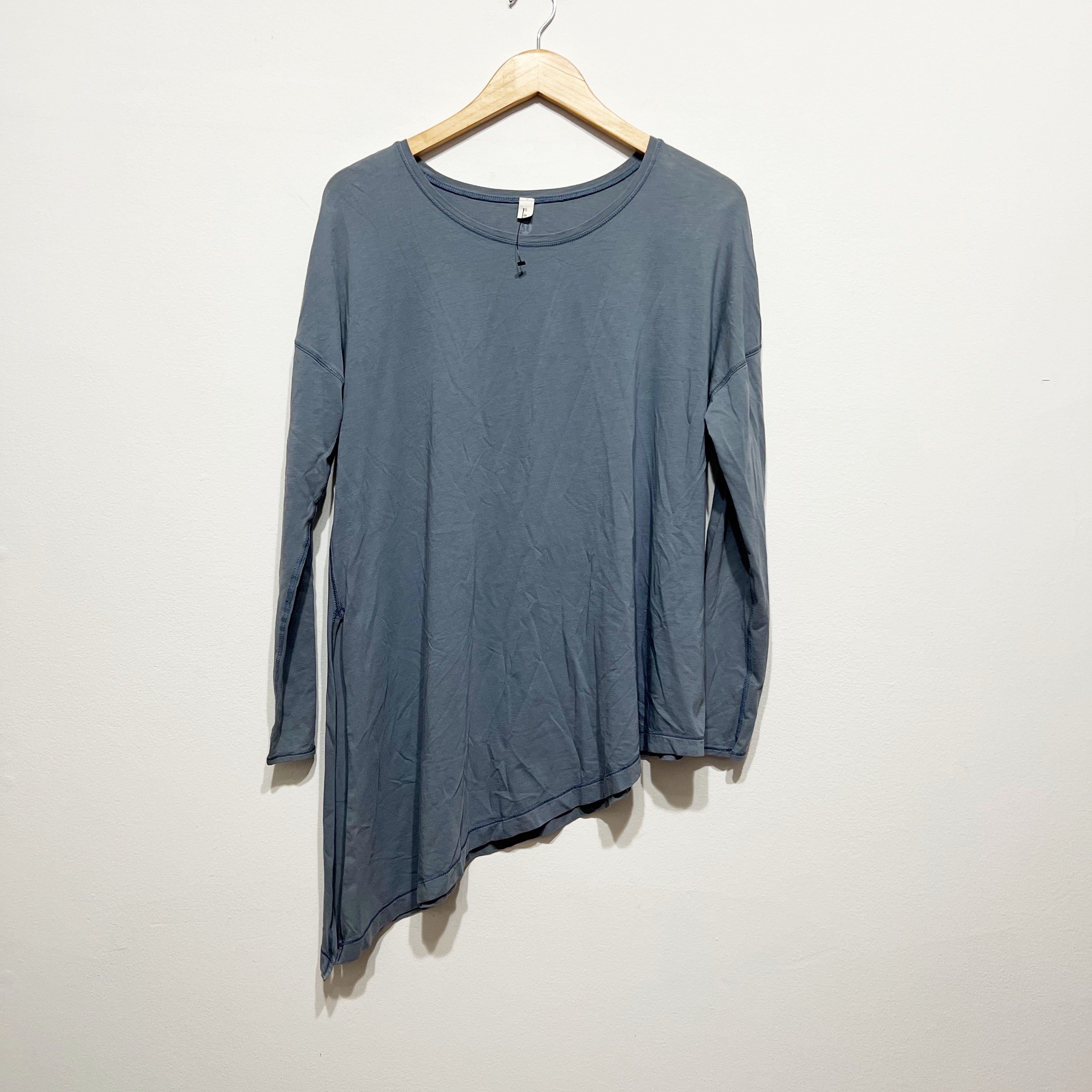 Lululemon Women's To The Point Long Sleeve Crew Neck Tee Shirt Blue Denim 10