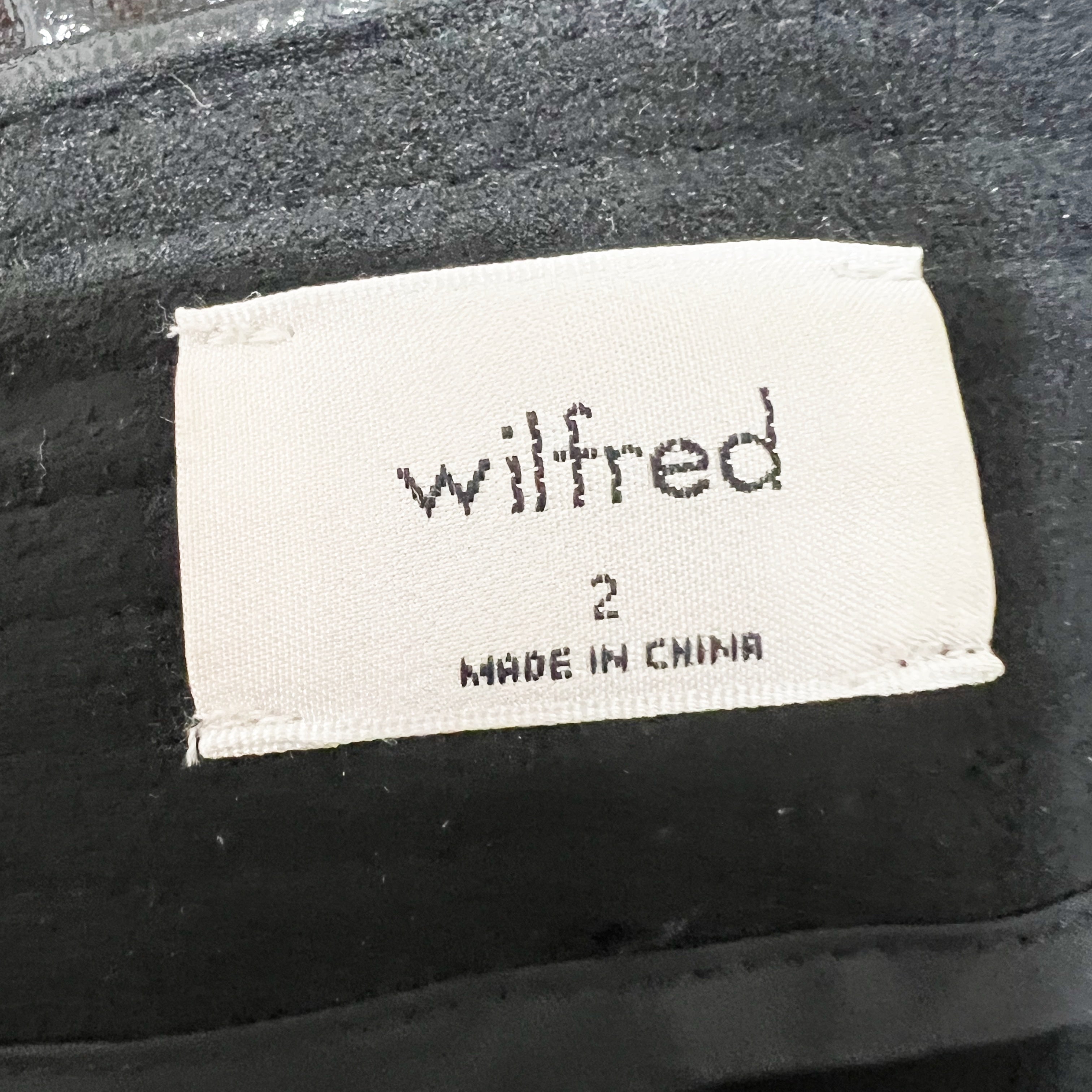 Wilfred Aritzia Funk Faux Vegan Crinkle Patent Leather Straight Leg Trouser Pant