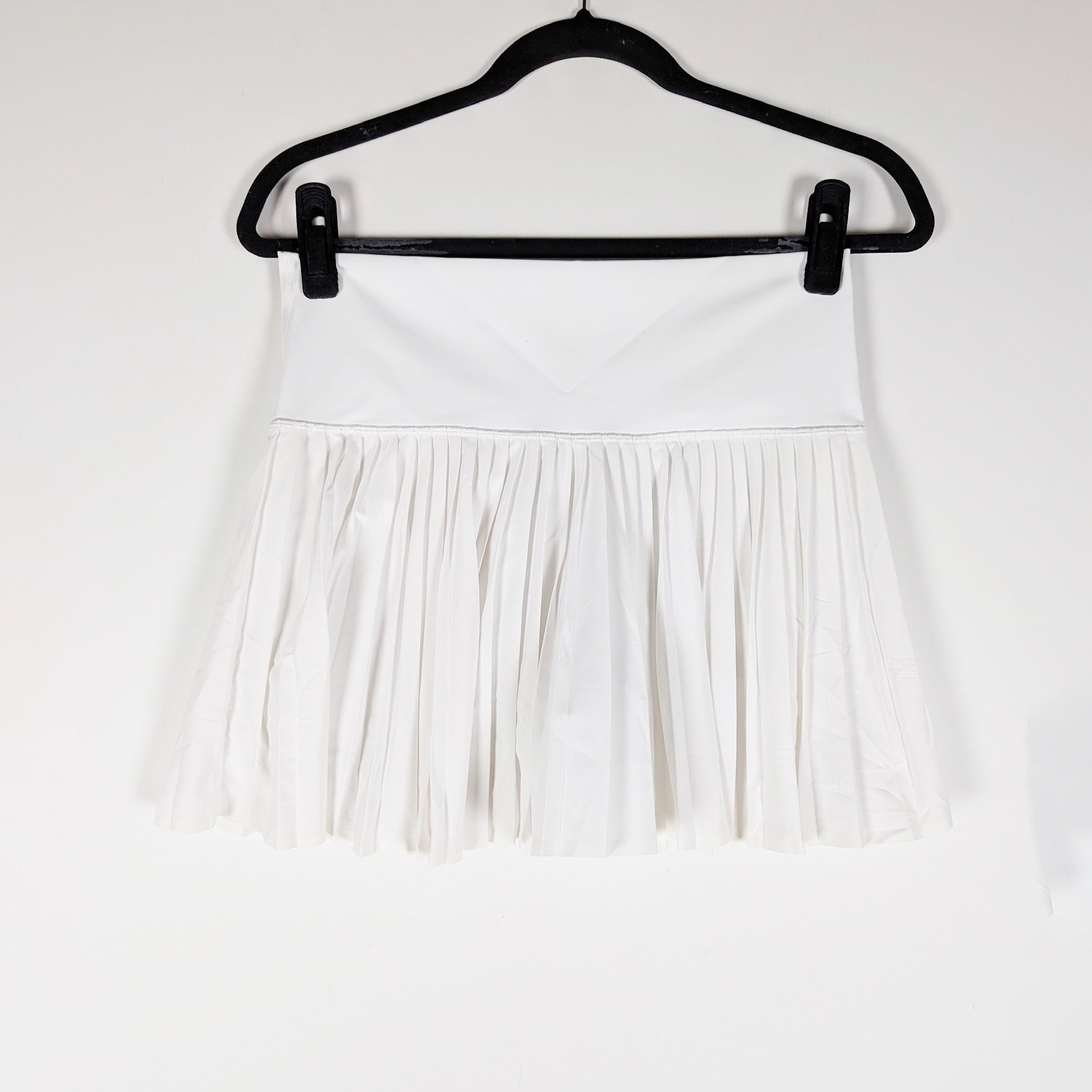 Aritzia TNA Golden MoveTech Cheeky Pleated Score Tennis Skirt White Mini Medium