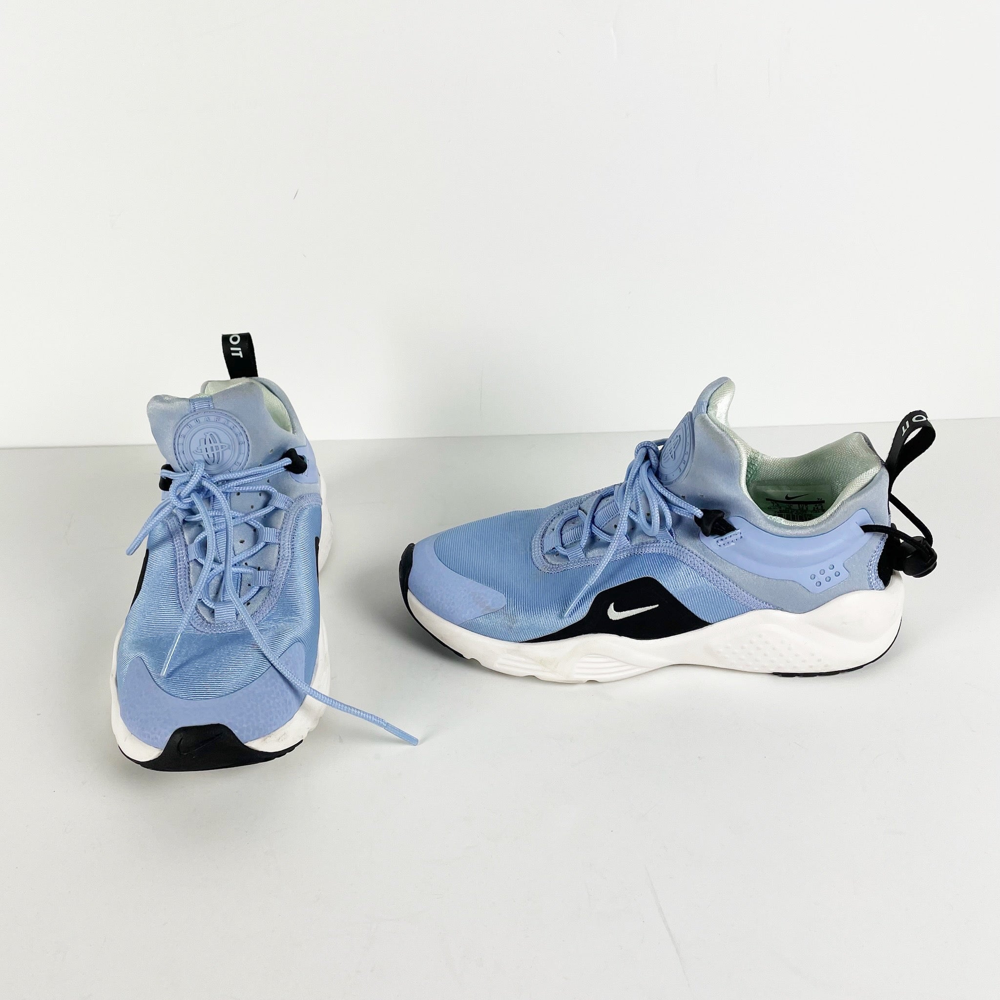 Nike Air Huarache Essence Low Top Lace Up Sneakers Shoes City Move Aluminum 7.5