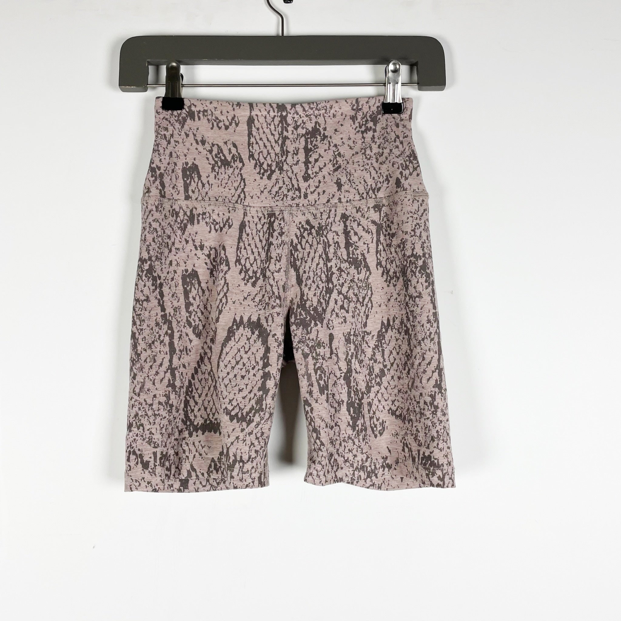 Beyond Yoga Women's Snake Python Print High Rise Athletic Bike Shorts Gray Small