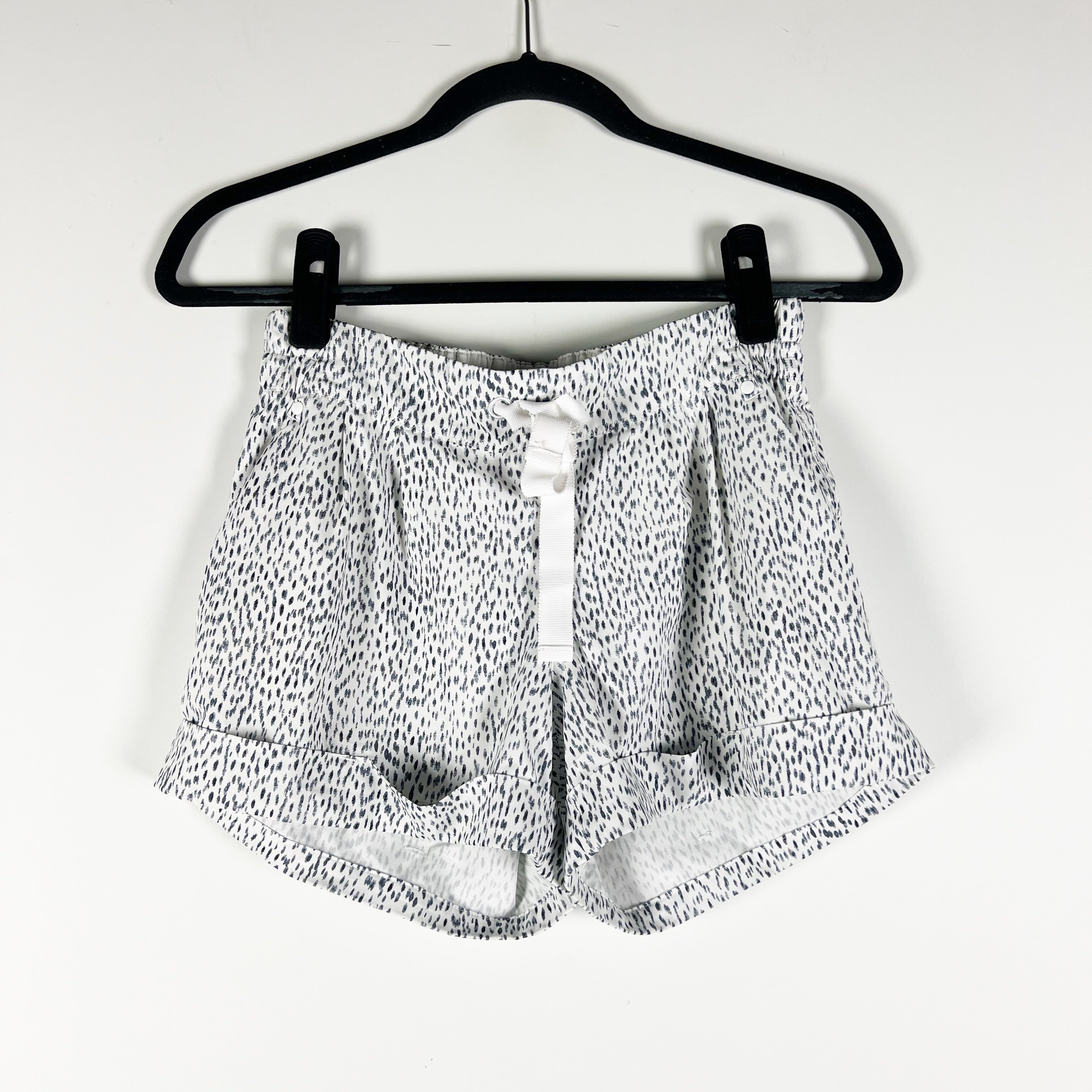 Lululemon Women's Spring Break Away Mini Short Dottie Dash White Black 4