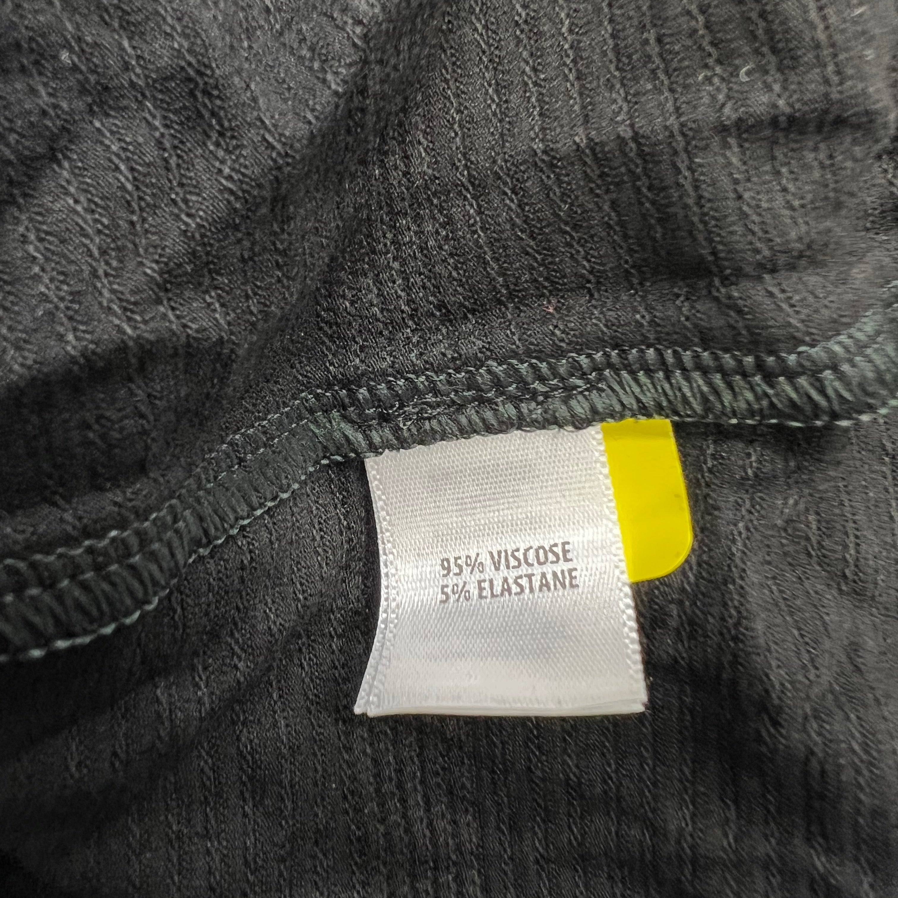 NEW St. John Knit Crochet Quarter Sleeve Scoop Neck Beaded Trim Shirt Top Caviar