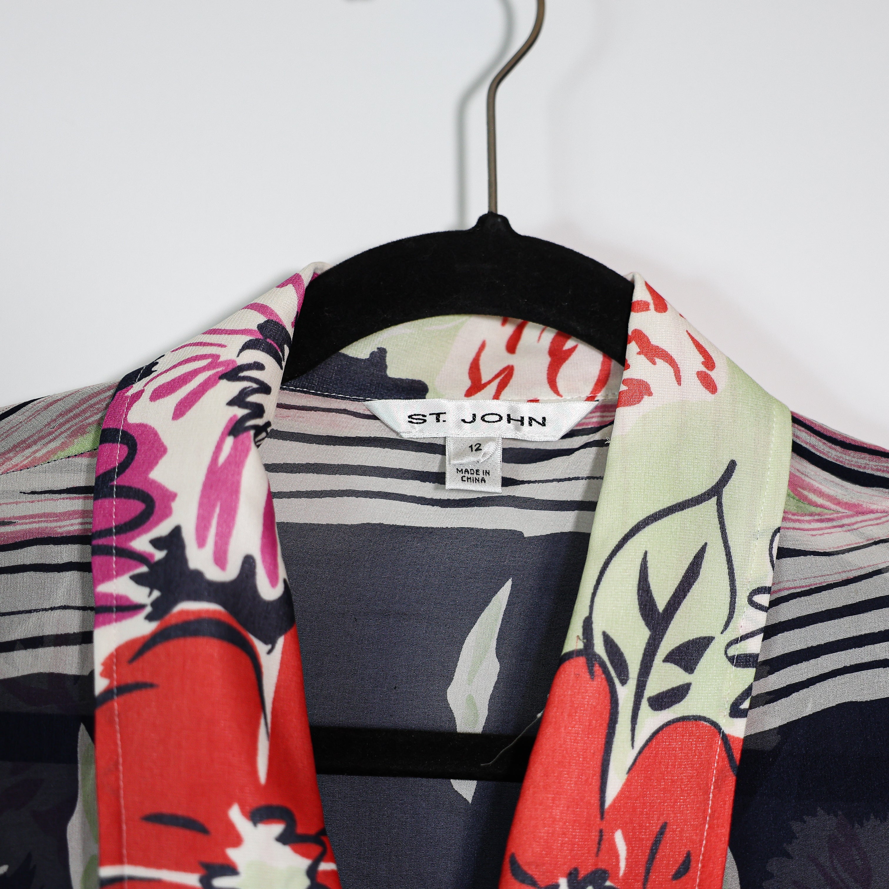 St. John Silk Chiffon Stretch Floral Print Collared Button Front Blouse Shirt 12