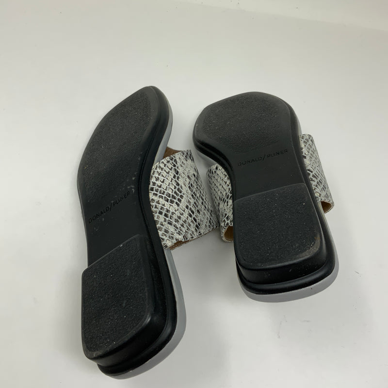 Donald Pliner Kent Snake Python Leather Embossed Flat Slip On Sandals Shoes Gray
