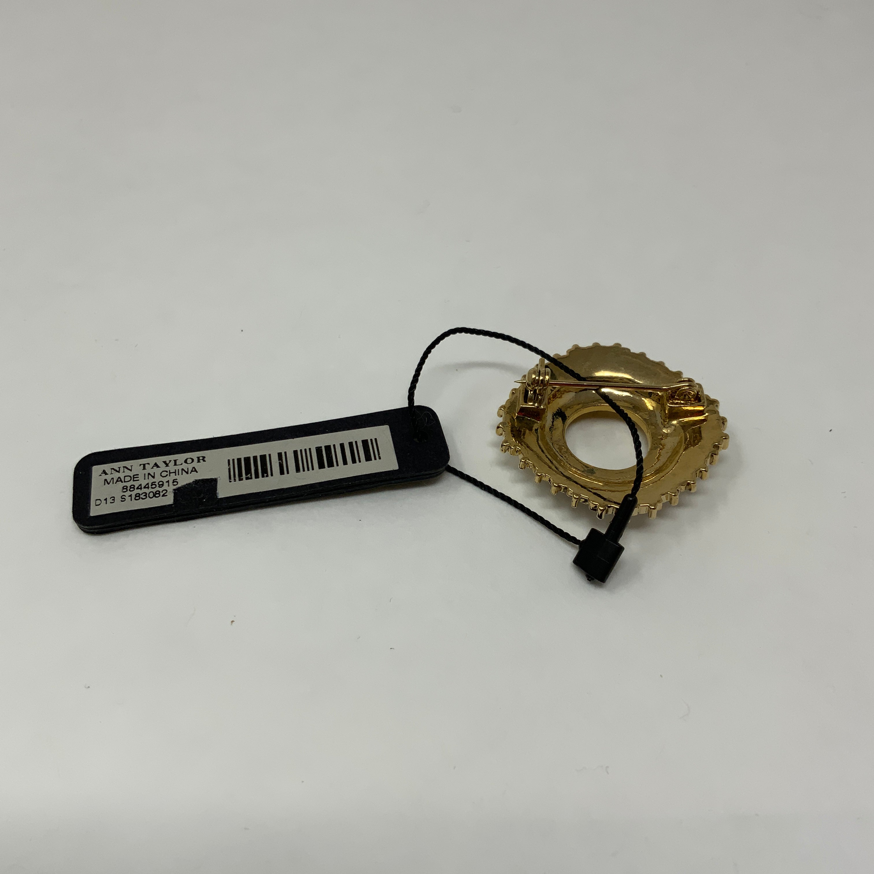 NEW Ann Taylor Crystal Jewel Diamond Circular Circle Wreath Brooch Pin Gold