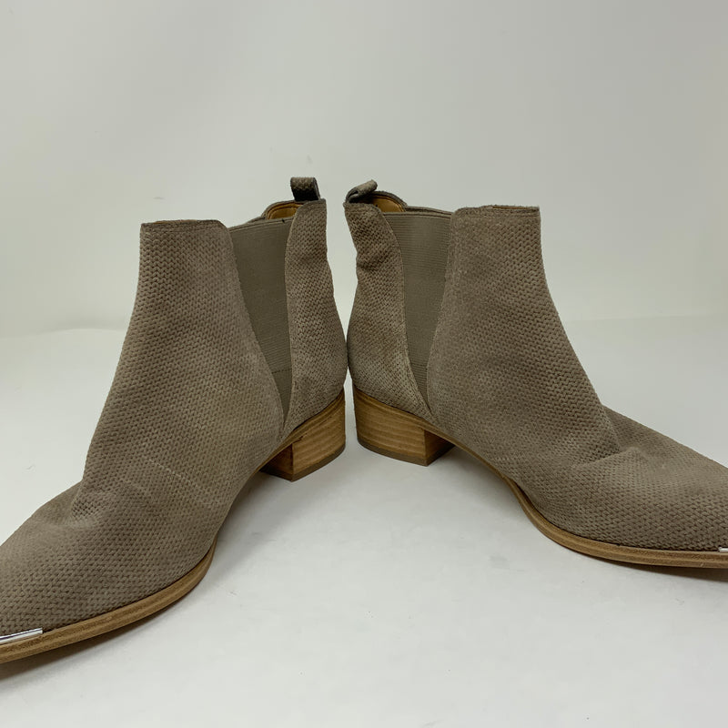 Marc Fisher LTD Yale Pointy Toe Suede Textured Pull On Flat Chelsea Booties 8